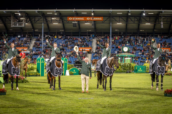 Squadra irlandese vicne la Nations Cup Mercedes Benz al CHIO Aachen