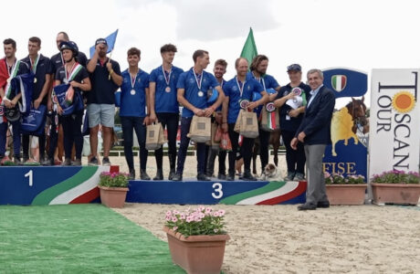 Mounted Games oro per l'Italia a Arezzo Equestrian Center . con il Presidente Marco di Paola.