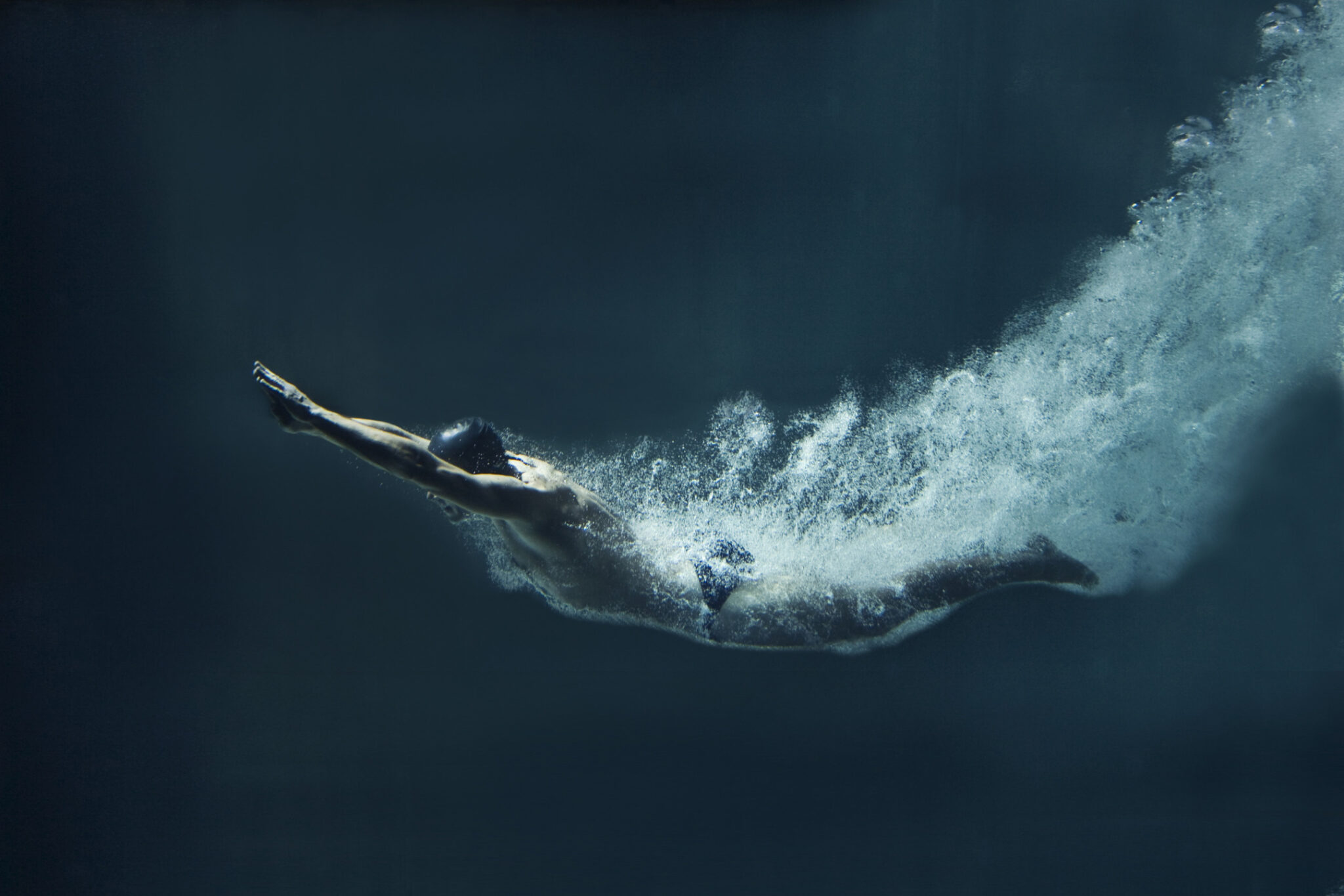 Atleta durante un allenamento di nuoto