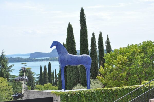 Il cavallo blu nell'anfiteatro del Vittoriale