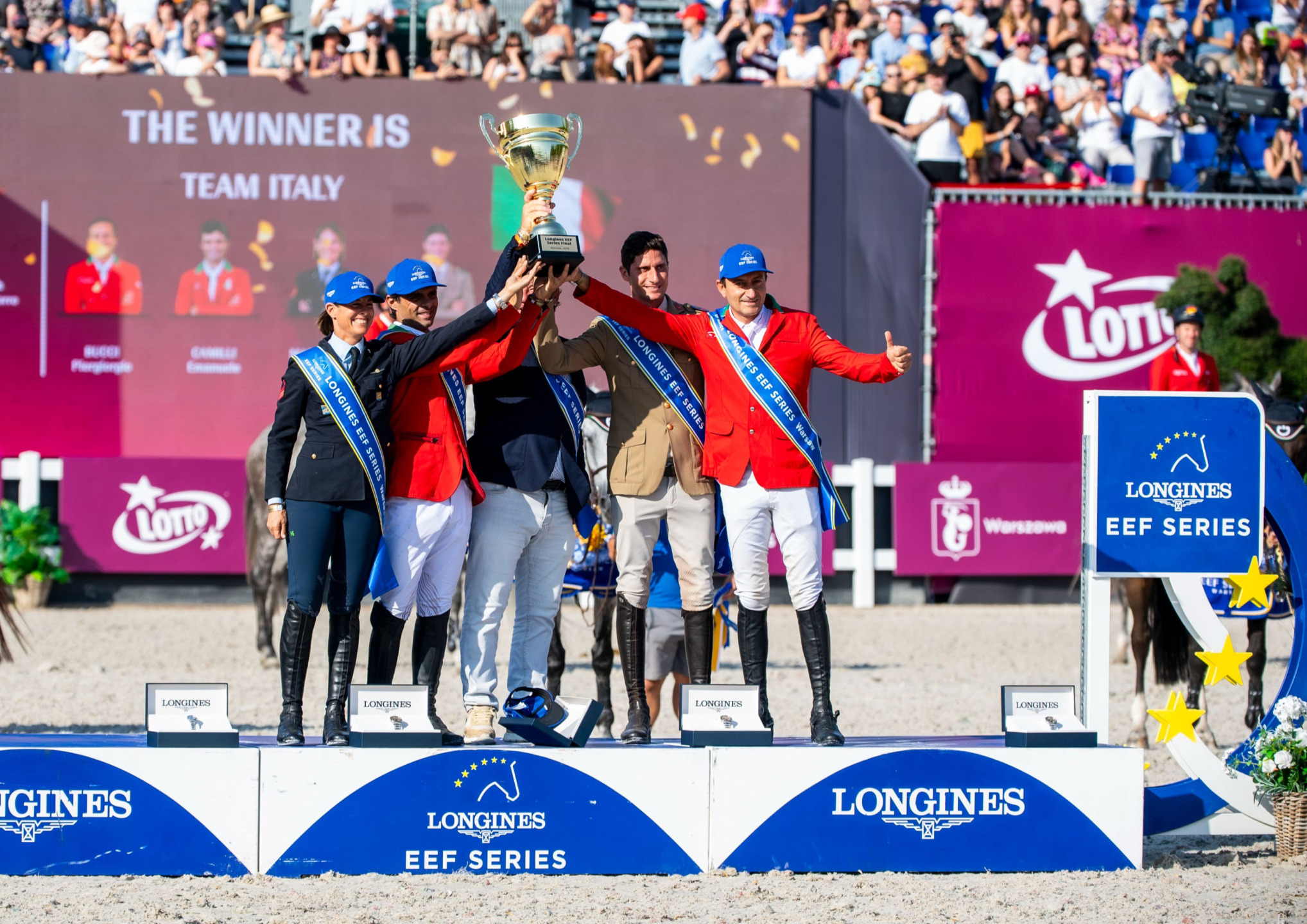 Il team Italia esulta per la vittoria nella finale della Longines EEF Series Nations Cup a Varsavia