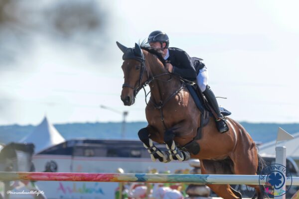 Michael Pender nel Gran Premio ClipMyHorse.TV da 1.50m su David Broome Arena