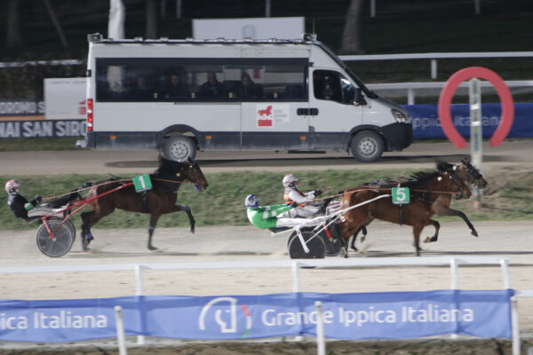 Nell'ultima stagionale di trotto all'Ippodromo9 SNAI San Siro festeggia GFo9lfo d'Est nel Premio Sceicco-