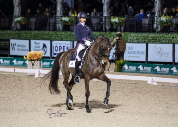 Anna Marek e Fire Fly si scaldano per aggiudicarsi la Coppa del Mondo di Freestyle all'AGDF