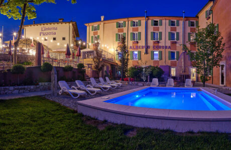 Hotel Corona Spiazzi esterno di sera