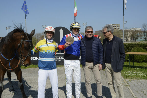Ippodromo Arcoveggio premiazione Croupier e Matteo Zaccherini